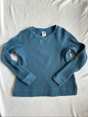 The North Face waffle knit, long sleeve light weight sweatshirt blue. Size Small